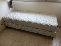 Petit lit matelas sommier